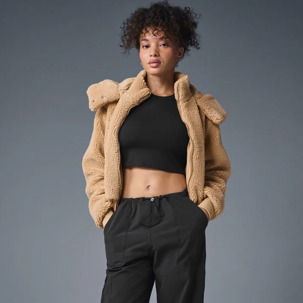 EUC ALO Yoga Foxy Sherpa Jacket in Camel Size Small
